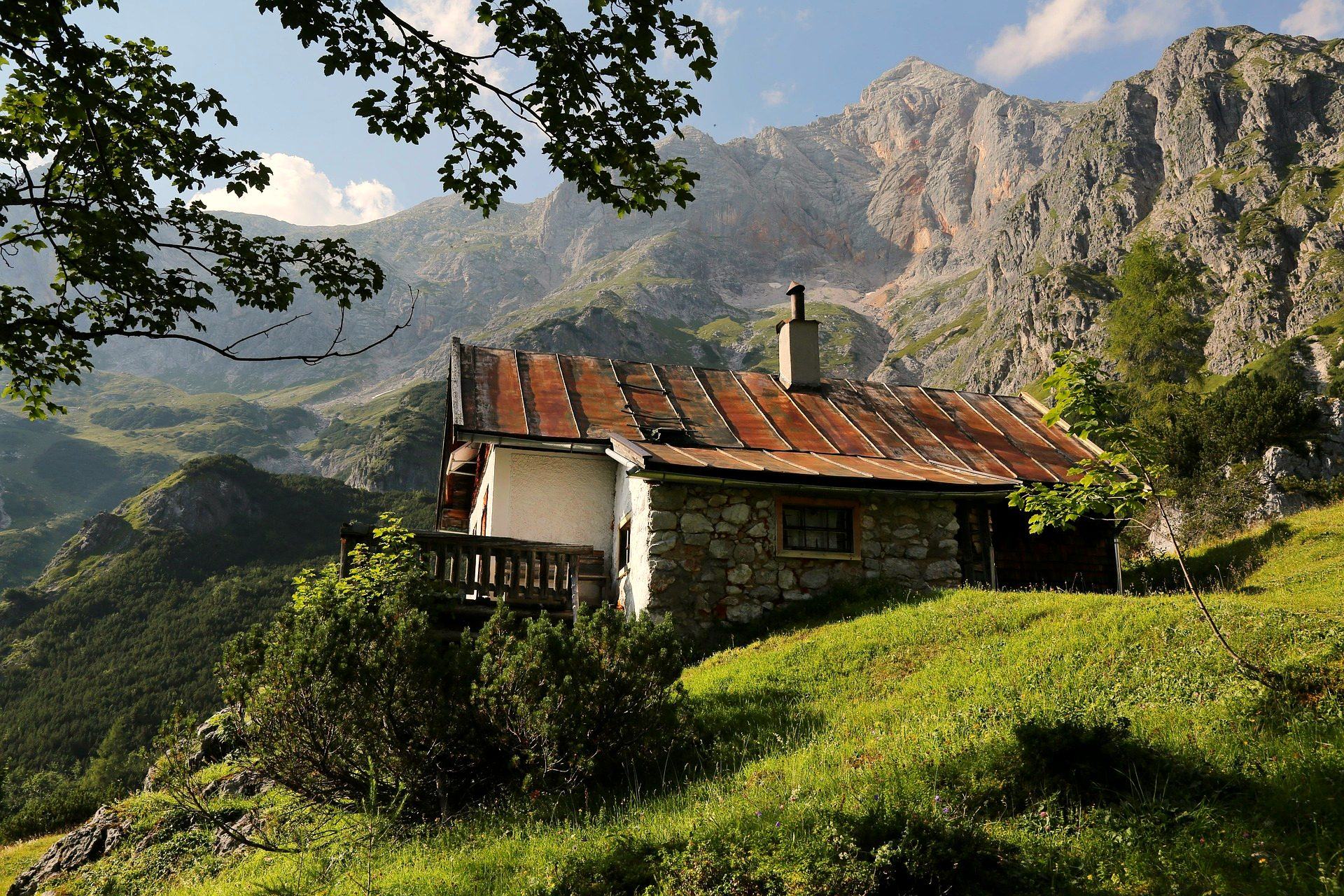 Berghütte in den Alpen — Rückzugsort für Teams